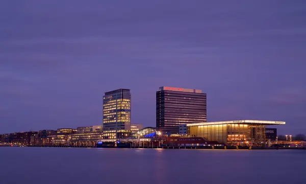 Mövenpick Hotel Amsterdam City Centre hotel in Amsterdam