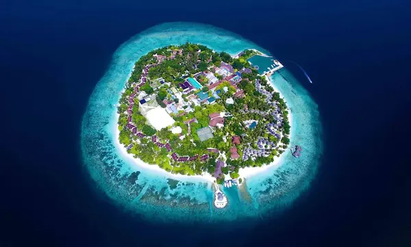 Bandos Maldives hotel in Maldivler