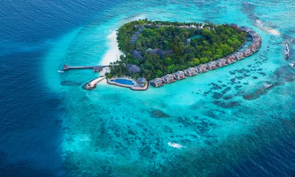 Taj Coral Reef Resort & Spa, Maldives hotel in Maldivler