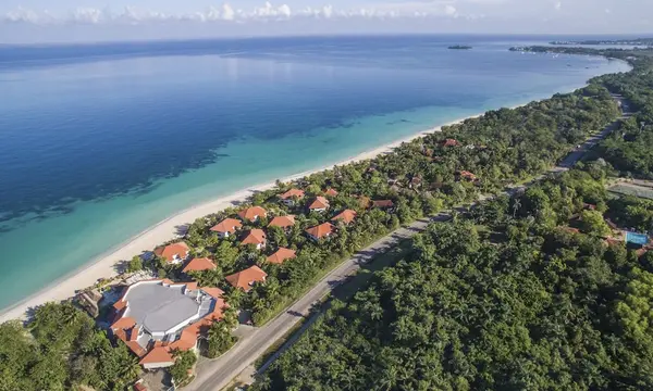 Couples Swept Away All Inclusive hotel in ネグリル