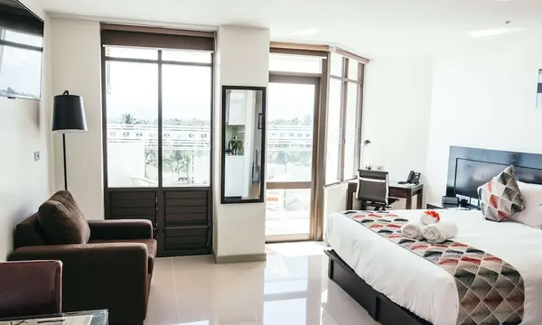 Ramada Suites by Wyndham Wailoaloa Beach Fiji hotel in Nadi