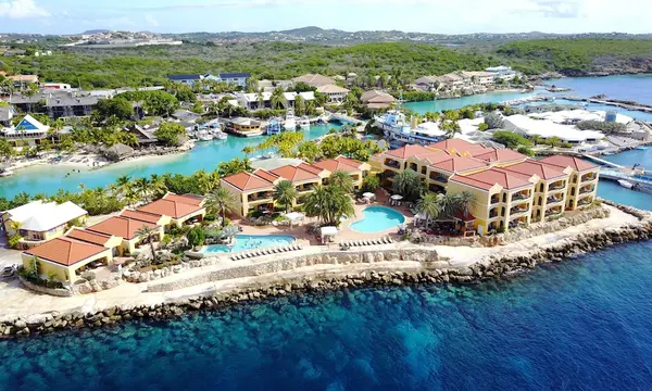 The Royal Sea Aquarium Resort hotel in Willemstad