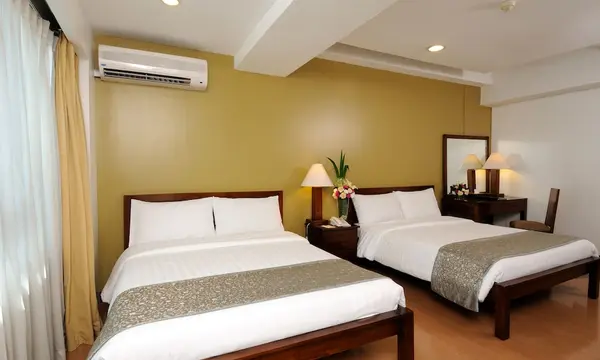 The Malayan Plaza hotel in パシッグ